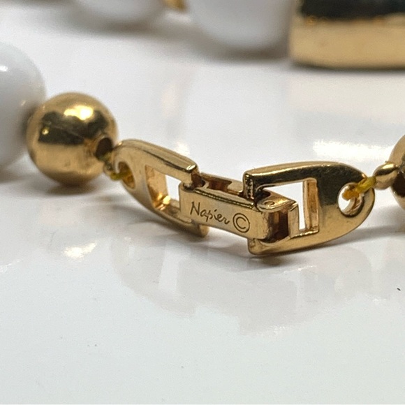 Vintage Signed Napier Necklace Dome Yellow Acrylic Gold Tone - Picture 5 of 6